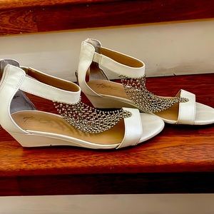 Thaila sodi back zipper shoe